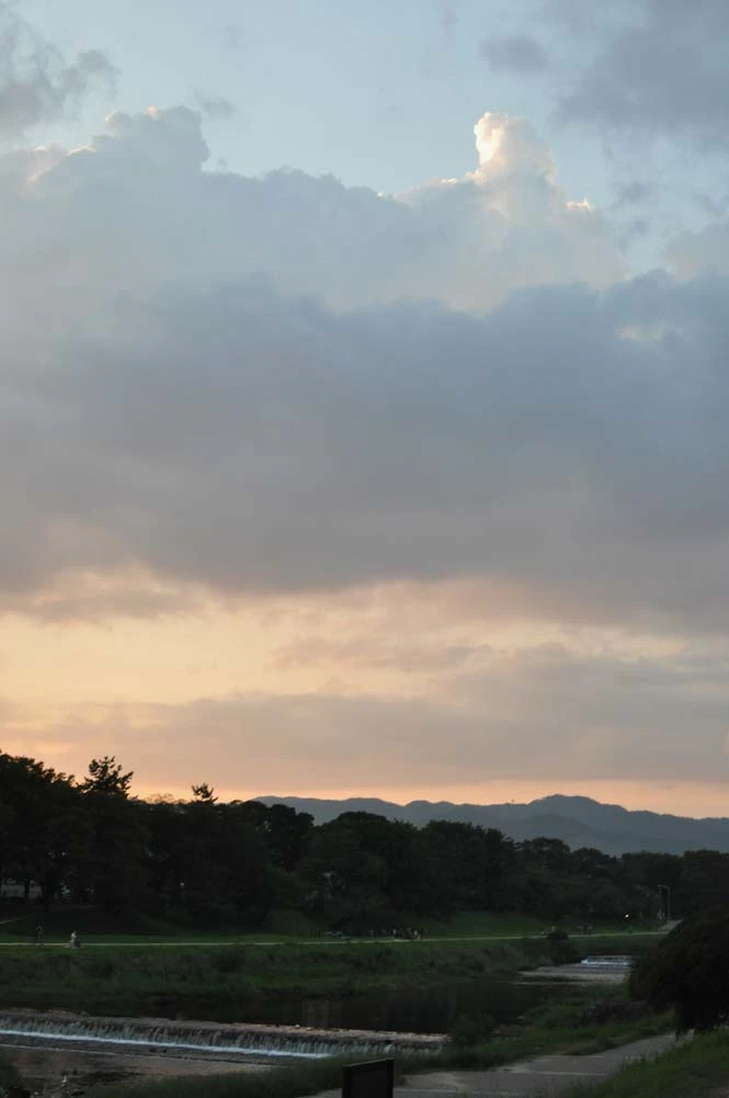 鴨川の夕暮れ（詩人たちの魂）
