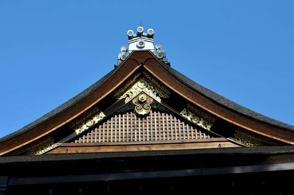 諸大夫の間の破風