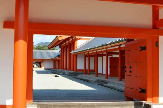 月華門より南庭と日華門