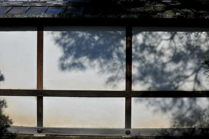 清所門前の白塀