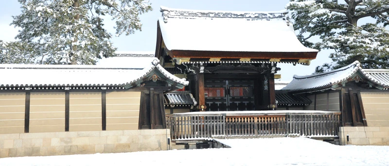 京都御所の雪(ゆば長店舗近くの季節の景色)
