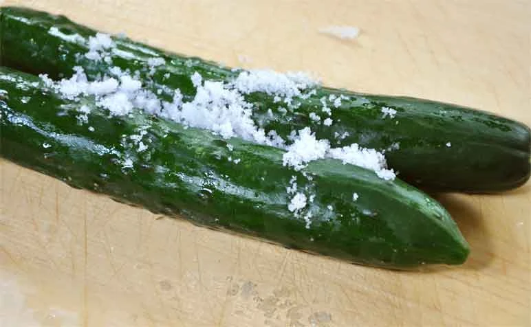 キュウリの塩の板ずり（つまみゆばとキュウリの酢の物レシピ）