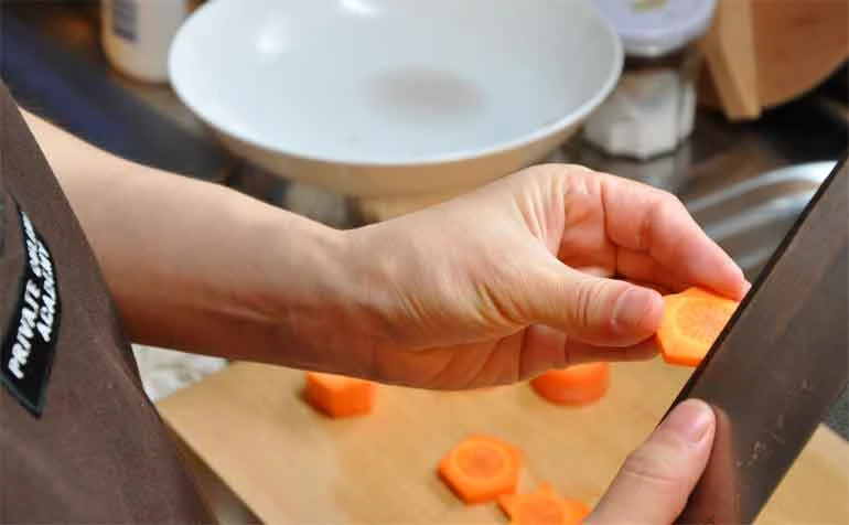 ニンジンの細工（揚げゆばの炊き合わせレシピ）