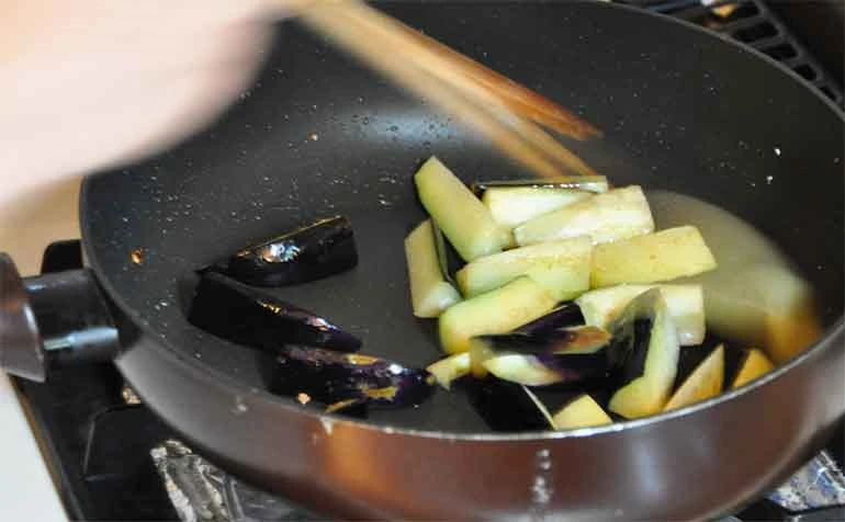茄子の素揚げ（とゆゆばの中華風炒め物レシピ）