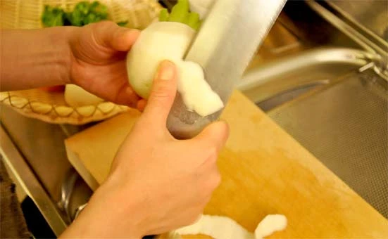 小蕪の下ごしらえ（つまみゆばの白味噌ポトフのレシピ）