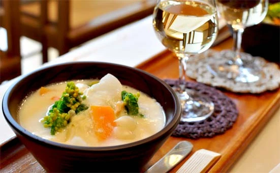湯葉料理のレシピ（つまみゆばの白味噌ポトフ）