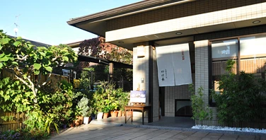 ゆば長の店舗外観_秋
