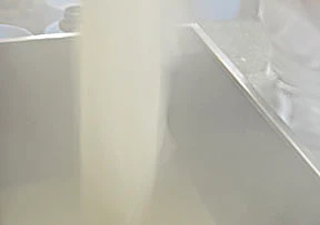 京湯葉の豆乳を濾過