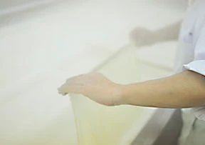 京湯葉を引き上げる＿京都ゆば長